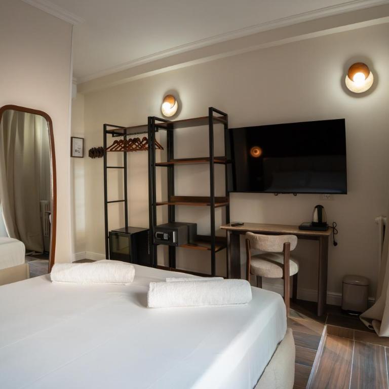 Vatican Boutique Rooms - Double Room with Private Bathroom - 2