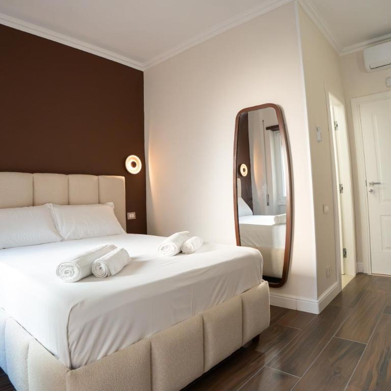 Vatican Boutique Rooms - Double Room with Private Bathroom - 5