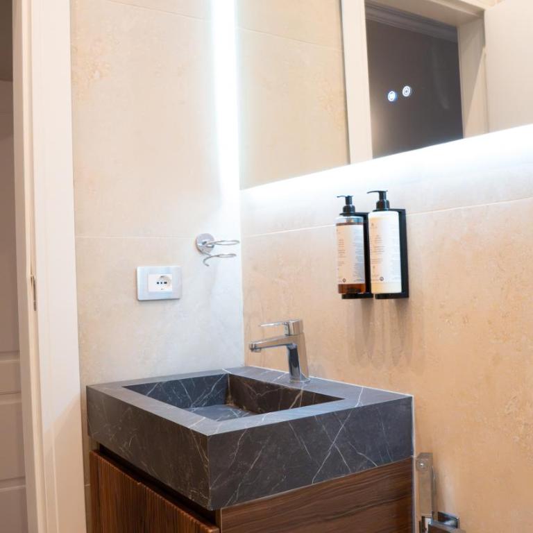 Vatican Boutique Rooms - Queen Room - 7