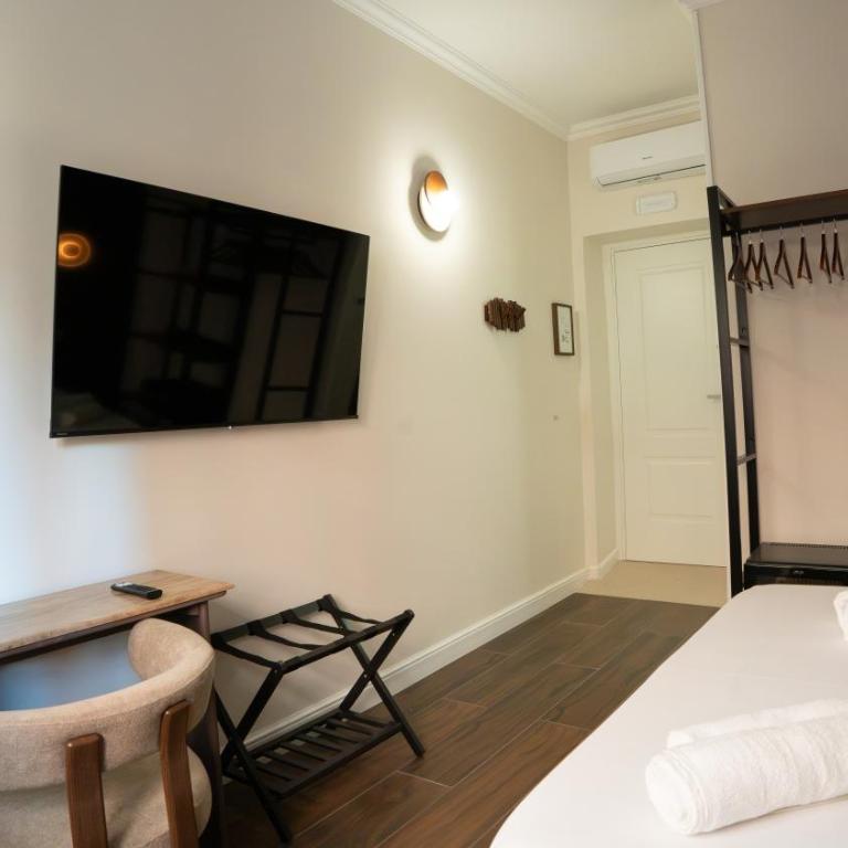 Vatican Boutique Rooms - Queen Room - 6
