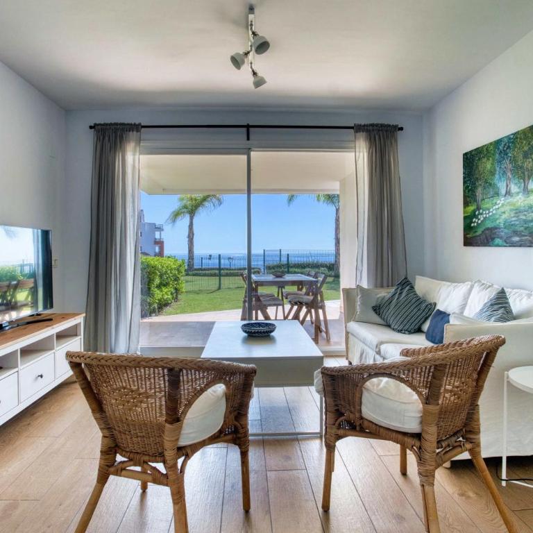 I sea garden view - Two-Bedroom Superior Apartment - 14
