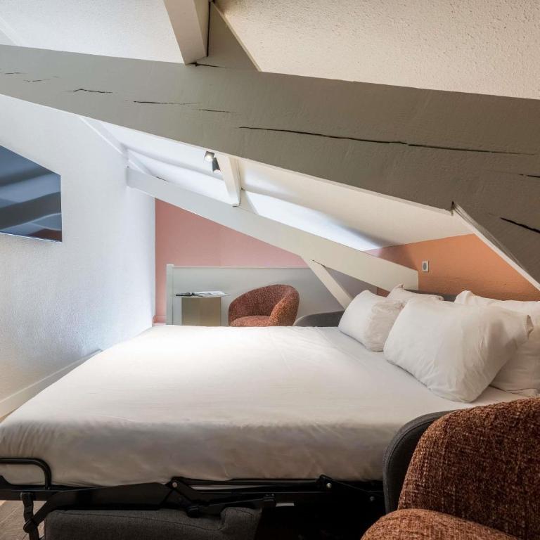 Ibis Styles Annecy Le Vieux - Chambre Familiale avec Lit Double et Canapé-Lit - 2