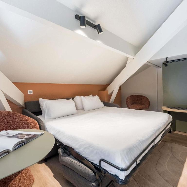Ibis Styles Annecy Le Vieux - Chambre Familiale avec Lit Double et Canapé-Lit - 3