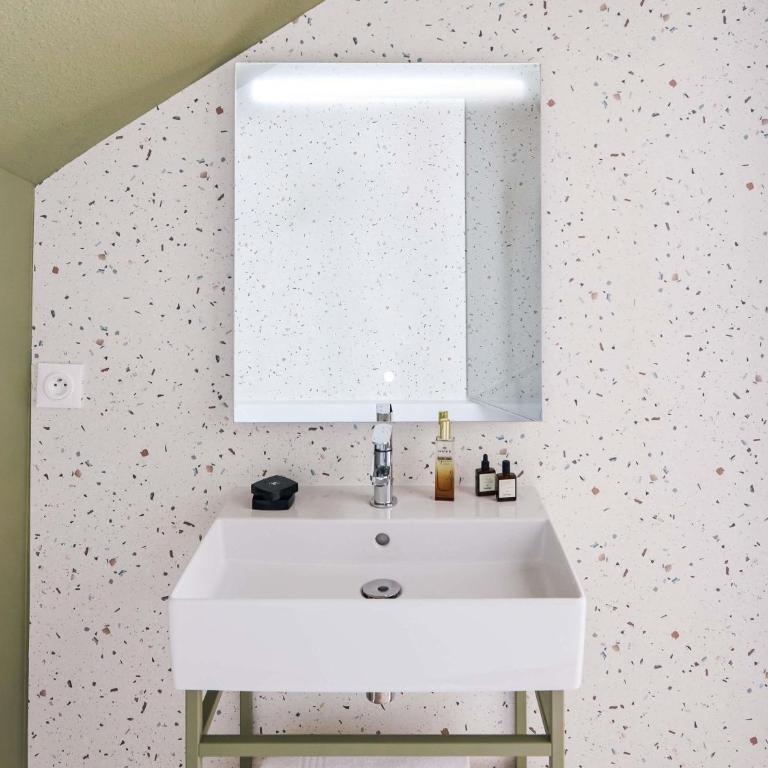 Ibis Styles Annecy Le Vieux - Chambres Communicantes avec Lit Double et 2 Lits Jumeaux - 6