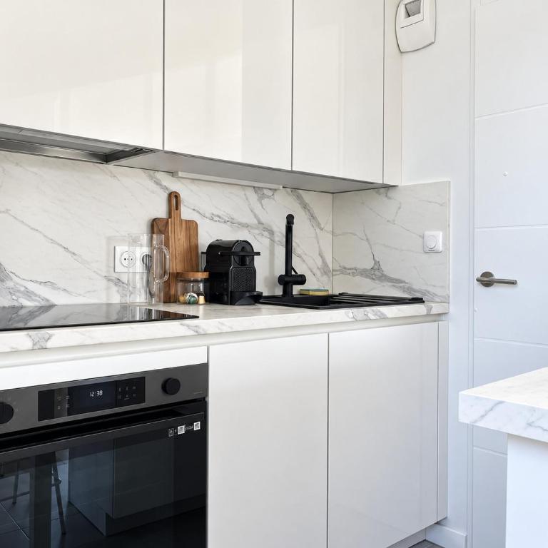 Spacieux appartement decore avec soin - Proche Gare - 4 pers - Apartment with Terrace - 3