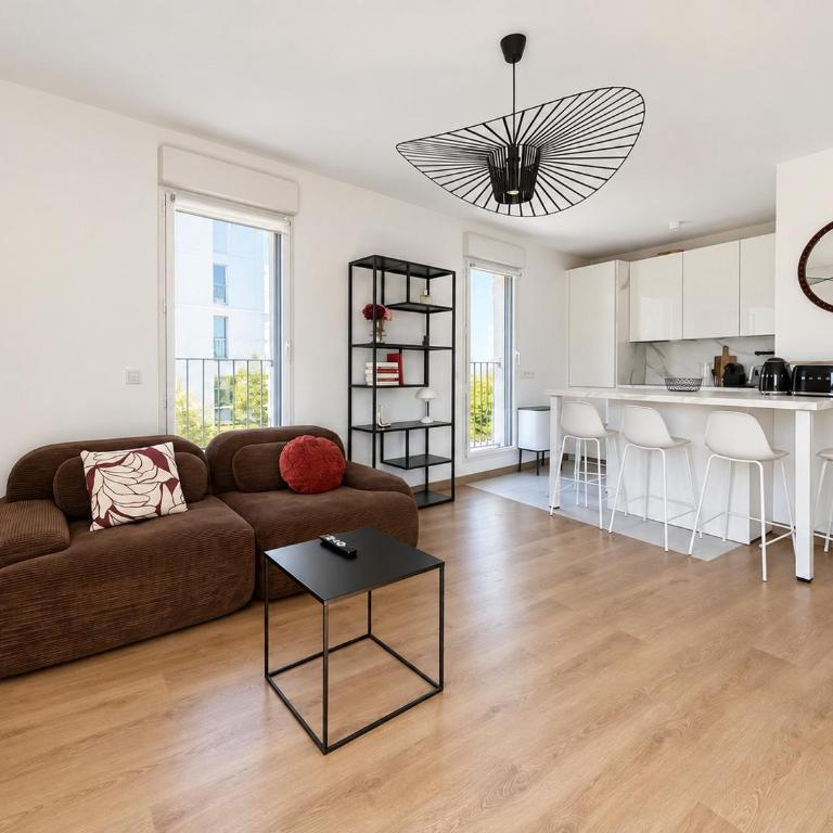 Spacieux appartement decore avec soin - Proche Gare - 4 pers - Apartment with Terrace - 2