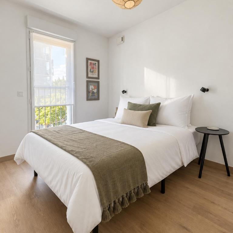 Spacieux appartement decore avec soin - Proche Gare - 4 pers - Apartment with Terrace - 8