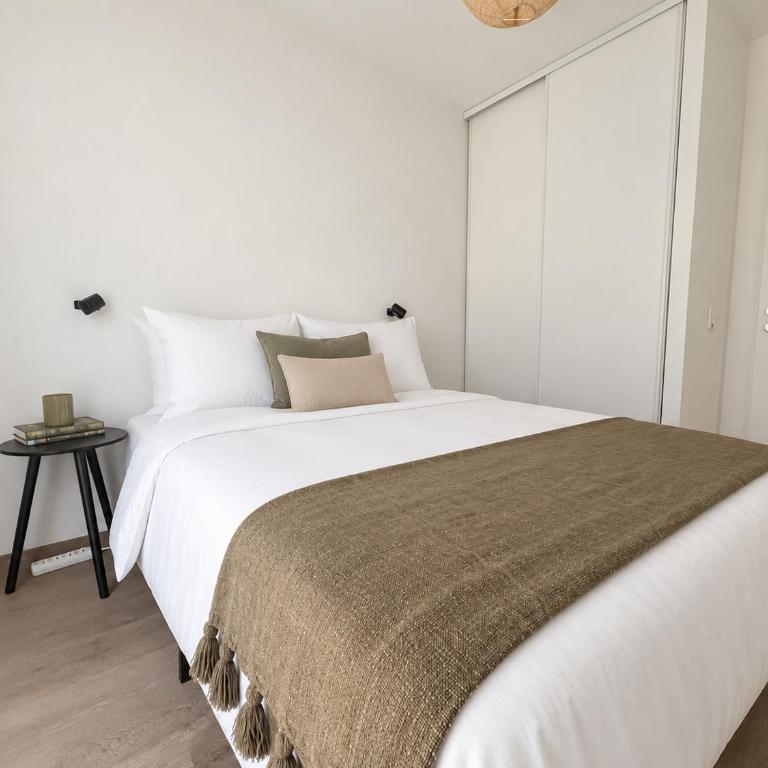 Spacieux appartement decore avec soin - Proche Gare - 4 pers - Apartment with Terrace - 9