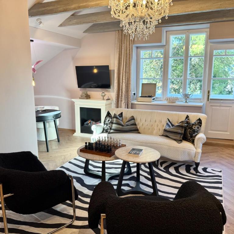 Villa Wickenburg - Superior One-Bedroom Apartment with Balcony - 3