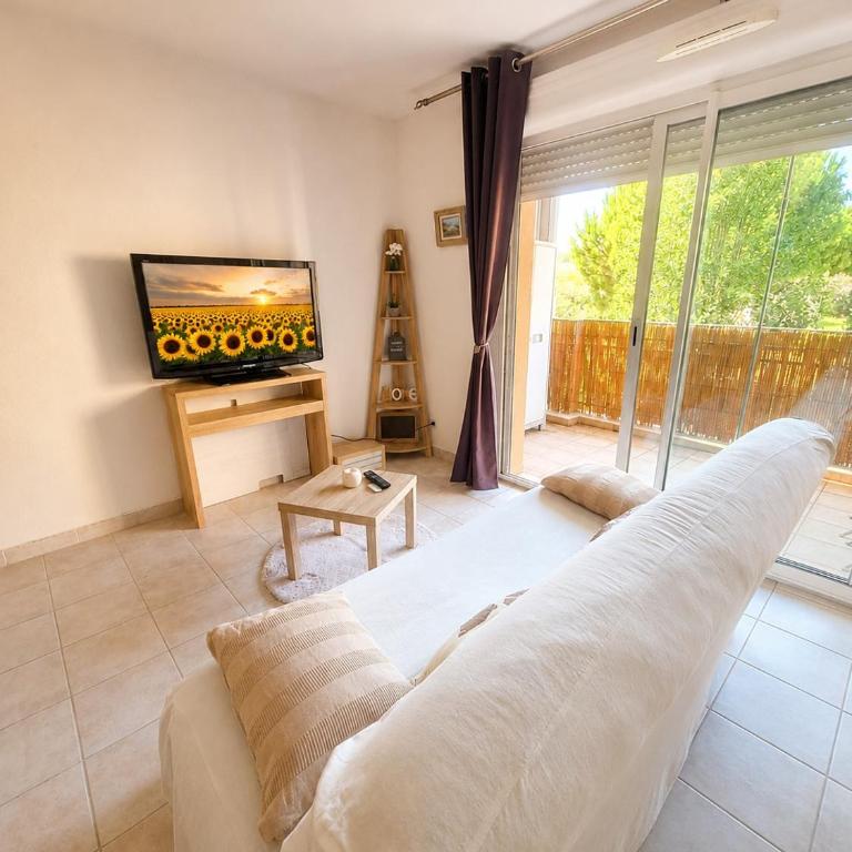 Les Tournesols, T2 avec balcon, parking, Cité à 8 min - Appartement 1 Chambre - 4