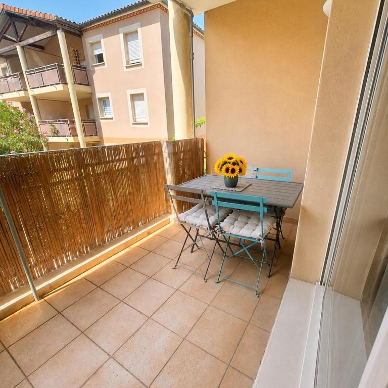 Les Tournesols, T2 avec balcon, parking, Cité à 8 min - Appartement 1 Chambre - 10