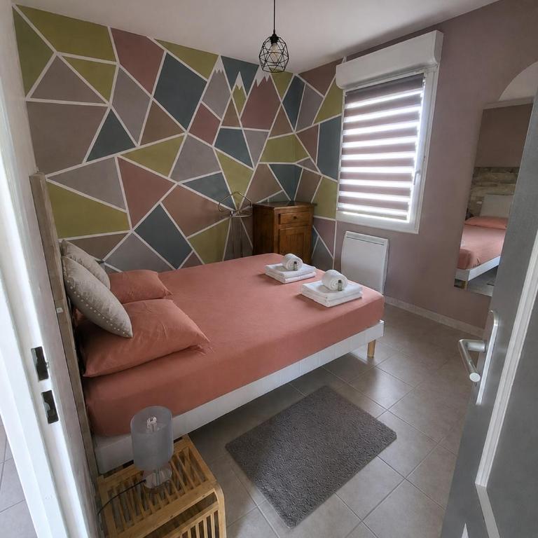 Les Tournesols, T2 avec balcon, parking, Cité à 8 min - Appartement 1 Chambre - 12