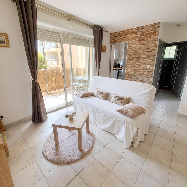 Les Tournesols, T2 avec balcon, parking, Cité à 8 min - Appartement 1 Chambre - 13