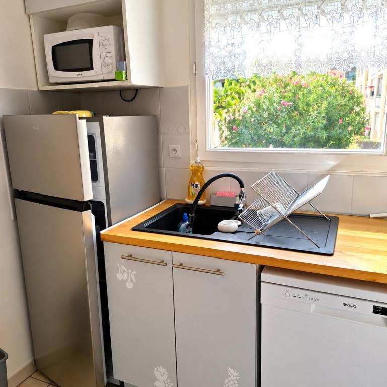Les Tournesols, T2 avec balcon, parking, Cité à 8 min - Appartement 1 Chambre - 14