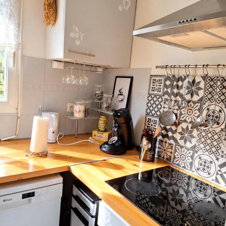 Les Tournesols, T2 avec balcon, parking, Cité à 8 min - Appartement 1 Chambre - 16