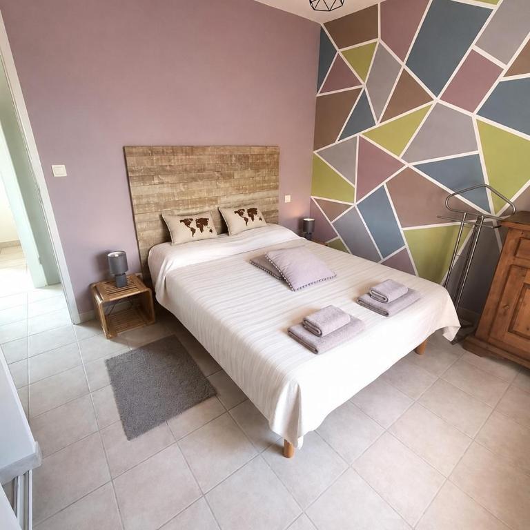 Les Tournesols, T2 avec balcon, parking, Cité à 8 min - Appartement 1 Chambre - 2