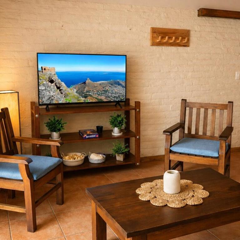 Casa Bordo Casa completa de uso exclusivo para hasta 5 huéspedes con patio privado cercado parrilla y cochera A 400m de la playa - Casa de 2 dormitorios - 8