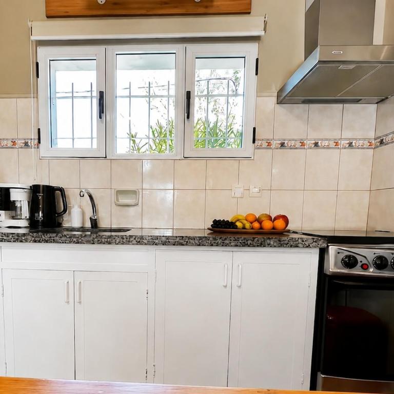 Casa Bordo Casa completa de uso exclusivo para hasta 5 huéspedes con patio privado cercado parrilla y cochera A 400m de la playa - Casa de 2 dormitorios - 12