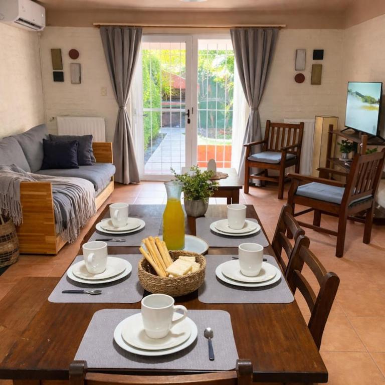 Casa Bordo Casa completa de uso exclusivo para hasta 5 huéspedes con patio privado cercado parrilla y cochera A 400m de la playa - Casa de 2 dormitorios - 6