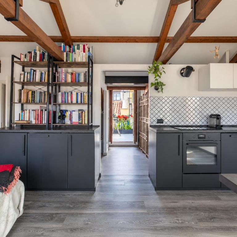 Central Modern Loft, Rooftop Patio, Full Kitchen - Appartamento con 1 Camera da Letto - 5