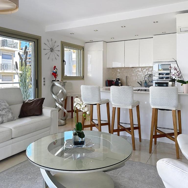 Bright 2-Bedroom apartment with terrace & parking - Appartement 2 Chambres avec Balcon et Vue sur la Mer - 6