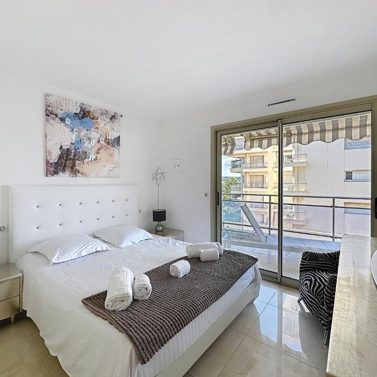 Bright 2-Bedroom apartment with terrace & parking - Appartement 2 Chambres avec Balcon et Vue sur la Mer - 11