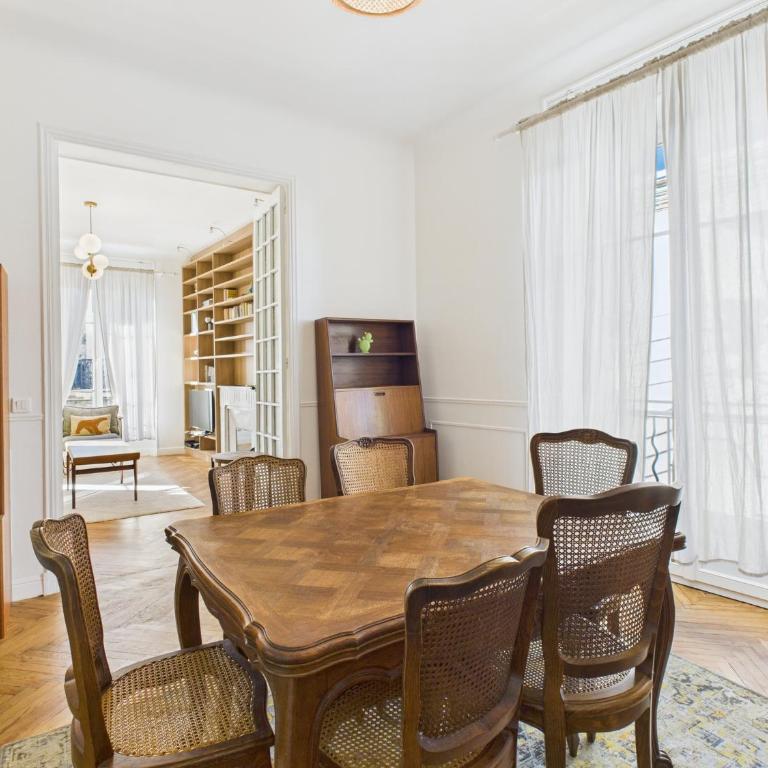 LE BOURGEOIS avec balcon, somptueux et lumineux, idéalement situé - Appartement 2 Chambres avec Balcon - 8