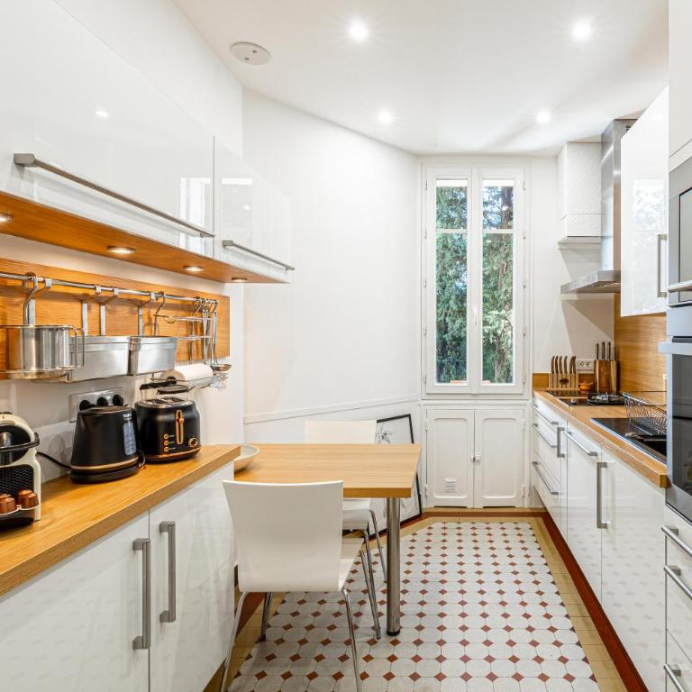 LE BOURGEOIS avec balcon, somptueux et lumineux, idéalement situé - Appartement 2 Chambres avec Balcon - 13