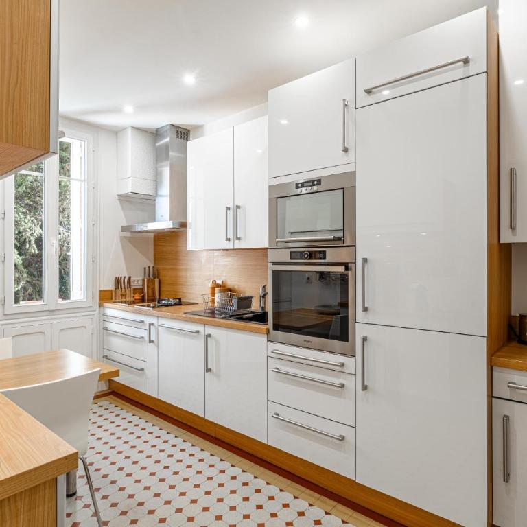 LE BOURGEOIS avec balcon, somptueux et lumineux, idéalement situé - Appartement 2 Chambres avec Balcon - 15