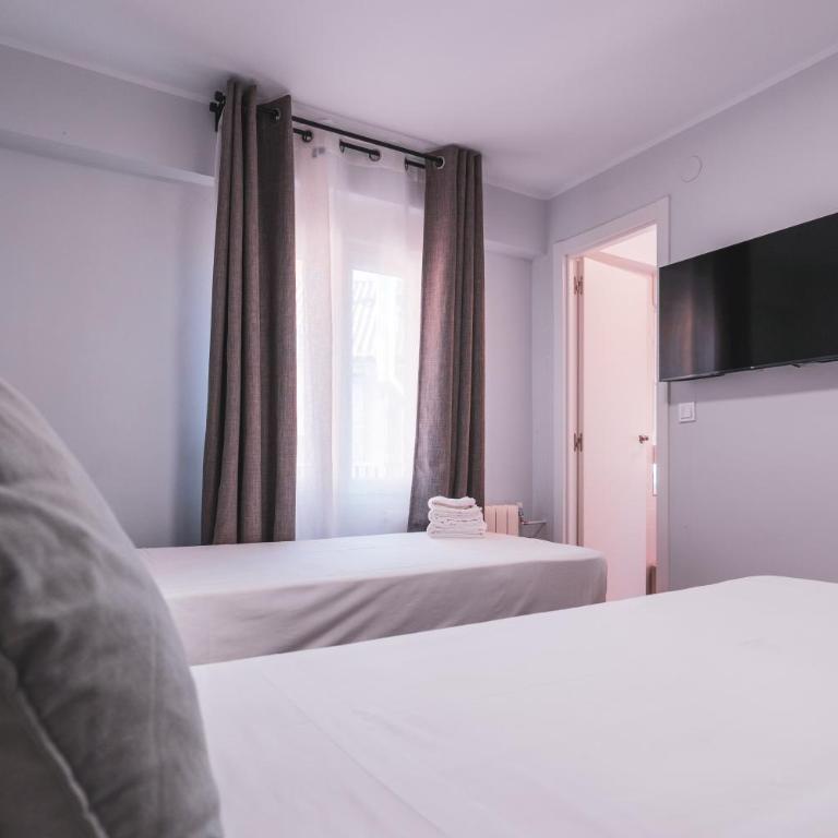 Hostal Guzman El Bueno by gaiarooms - Camera Classic Doppia con Letti Singoli - 13