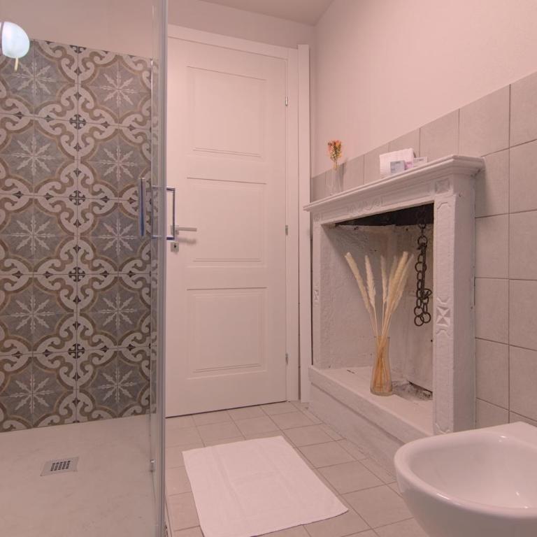 Lake Como 2 min - Modern Suites at 1 min to Station - Wifi, AC - Camera King con Vista Montagne - 4