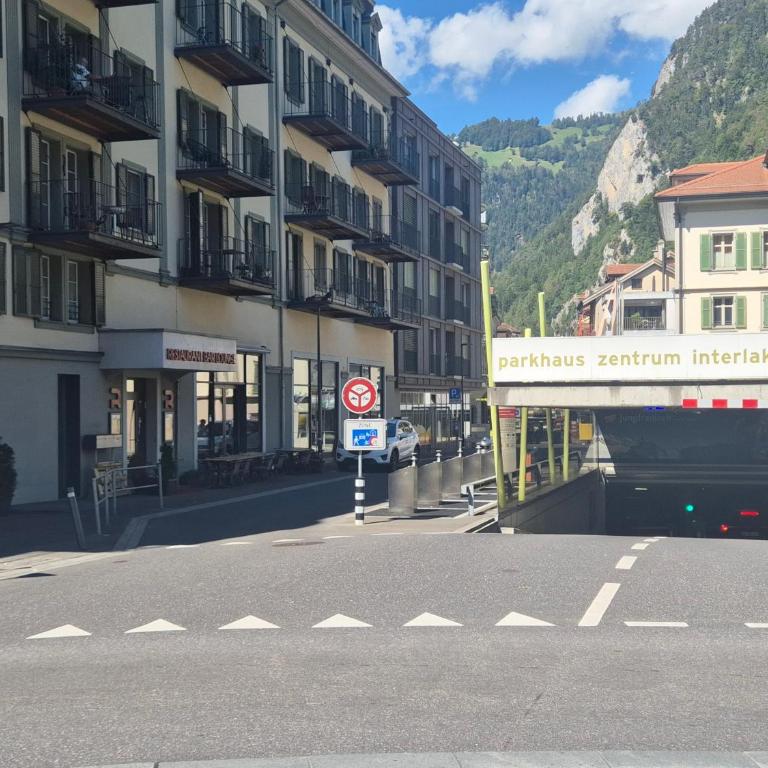 Centralstrasse Apartment, Heart of Interlaken - Two-Bedroom Apartment with Balcony - 37