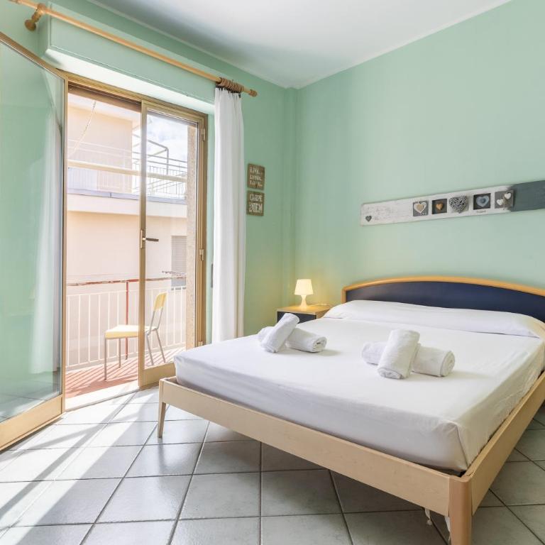 Hostdomus - Submarine Apartament - Two-Bedroom Apartment - 3