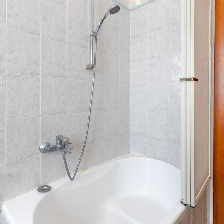 Hostdomus - Submarine Apartament - Two-Bedroom Apartment - 15
