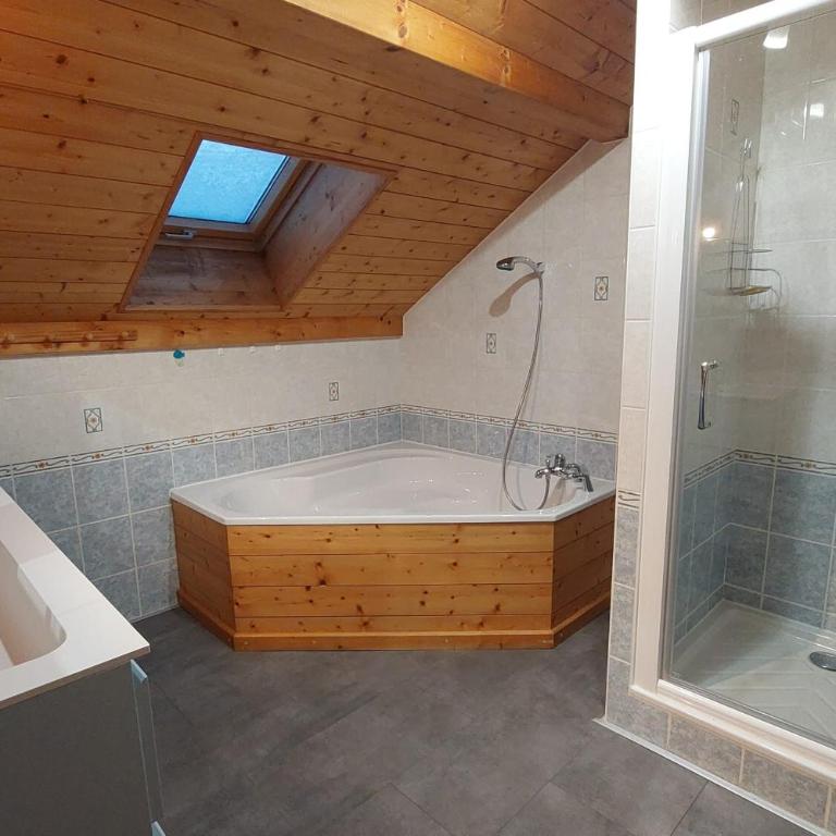 Apt or chalet near the slopes Les Orres - Chalet - 14