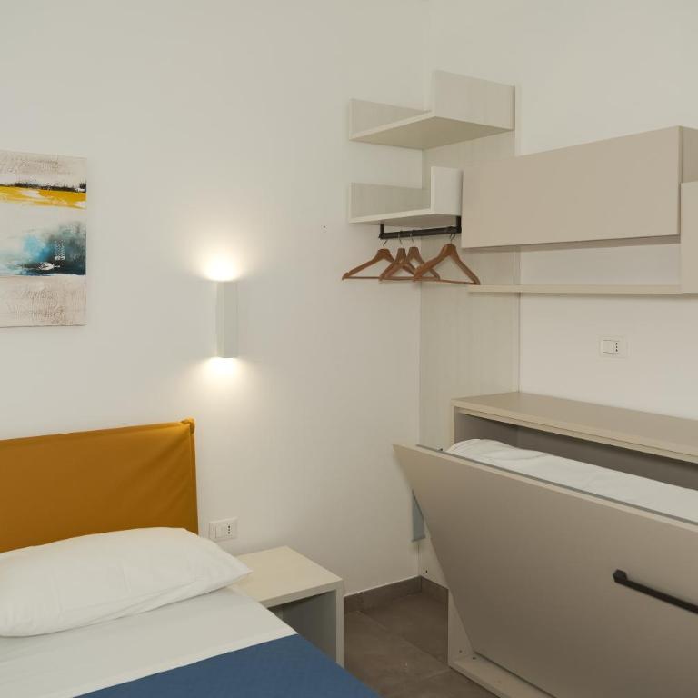 Baia Azzurra B&B - Camera Matrimoniale con Bagno Privato - 48