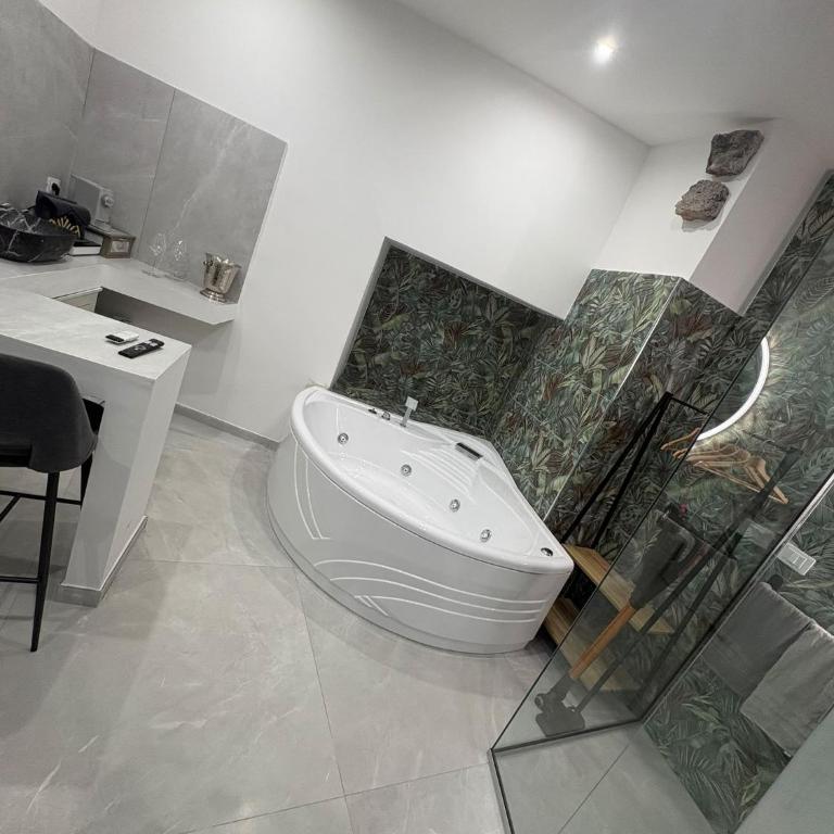 Suite Nino - Suite Deluxe avec Baignoire Spa - 28