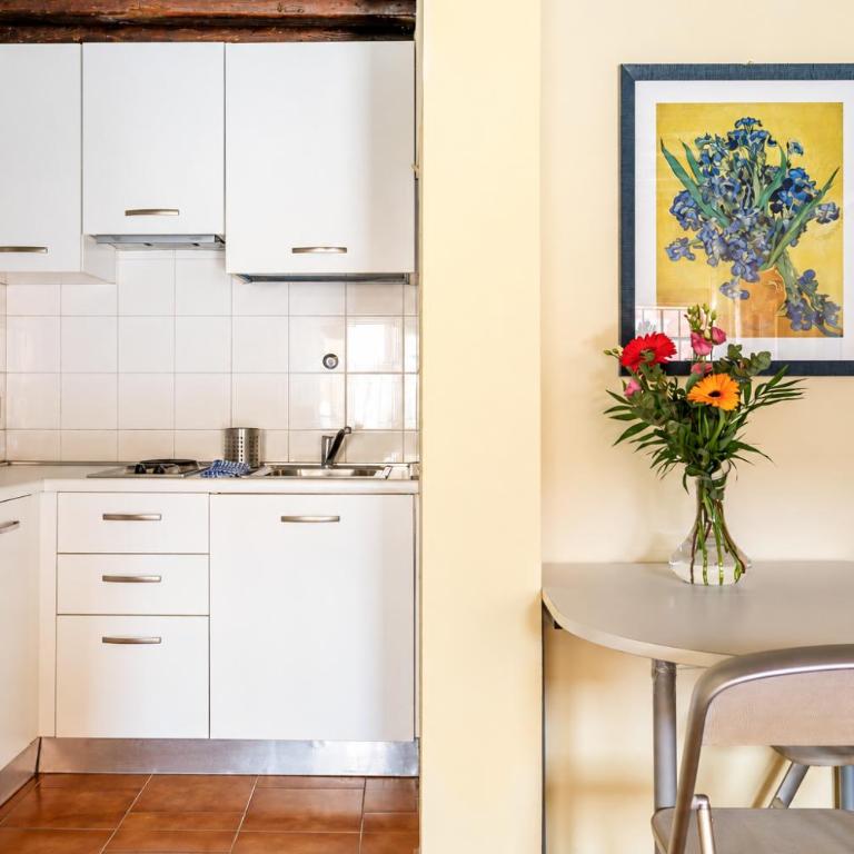 Central & Cozy Apt with Canal View, Full Kitchen - Appartamento con 1 Camera da Letto - 9