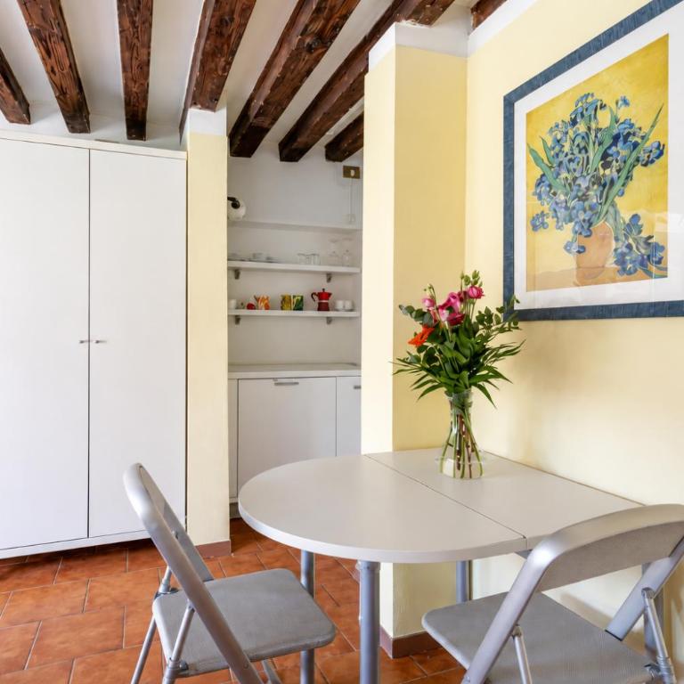 Central & Cozy Apt with Canal View, Full Kitchen - Appartamento con 1 Camera da Letto - 12