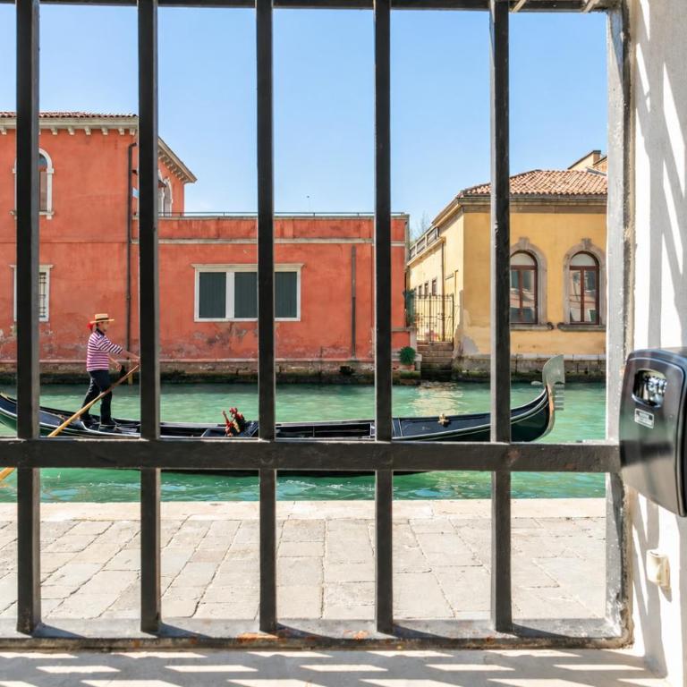 Central & Cozy Apt with Canal View, Full Kitchen - Appartamento con 1 Camera da Letto - 2