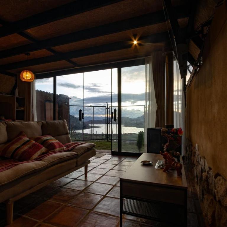 Cabin overlooking the Huaypo Lagoon in the Sacred Valley - Villa - 4