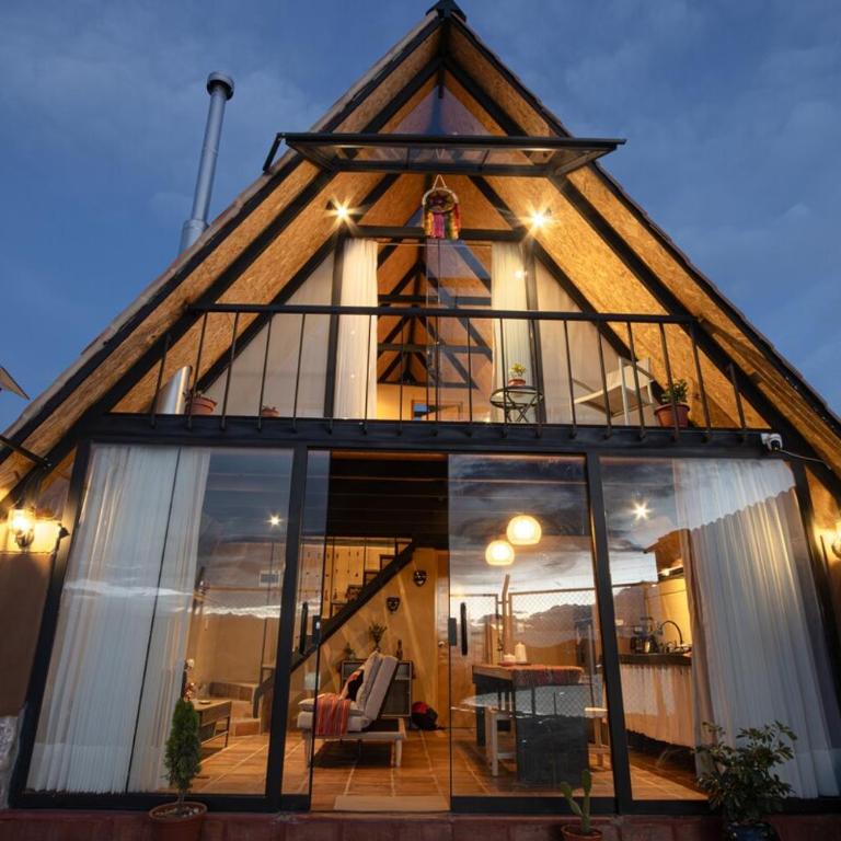 Cabin overlooking the Huaypo Lagoon in the Sacred Valley - Villa - 8
