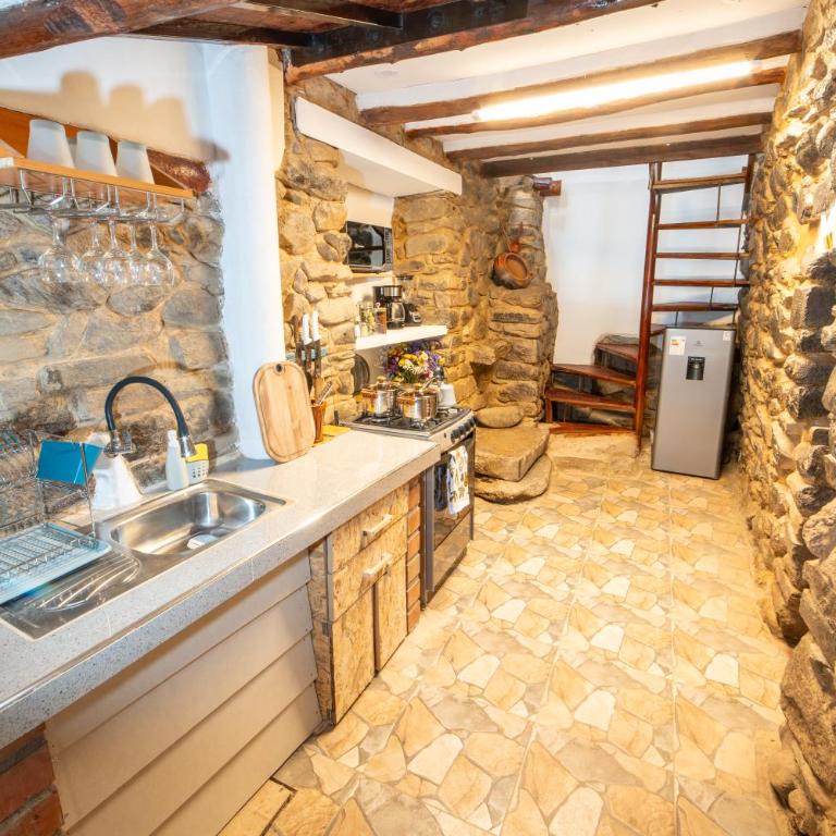 Inka Stone House Ollantay - One-Bedroom Loft Apartment with One Queen Bed - 2