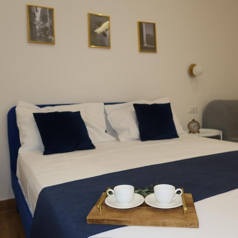 Neapolitan Suites - Deluxe Double Room - 2