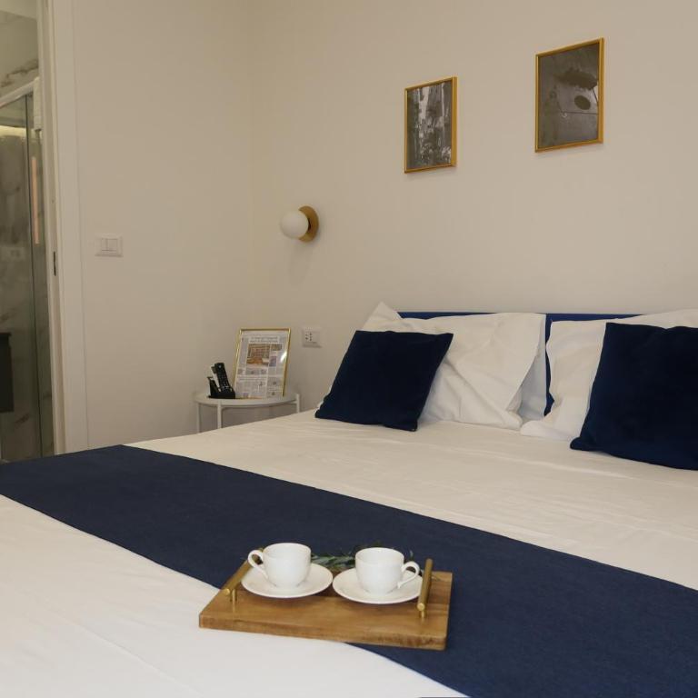 Neapolitan Suites - Deluxe Double Room - 3