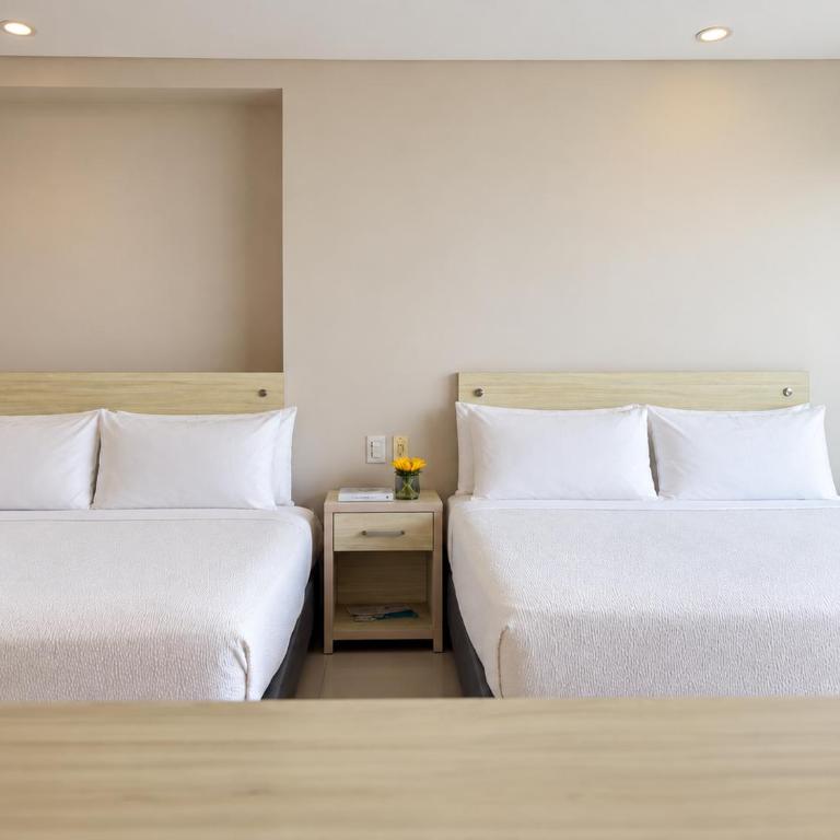 Hotel Summer Frente Al Mar - Family Room with Balcony - 2