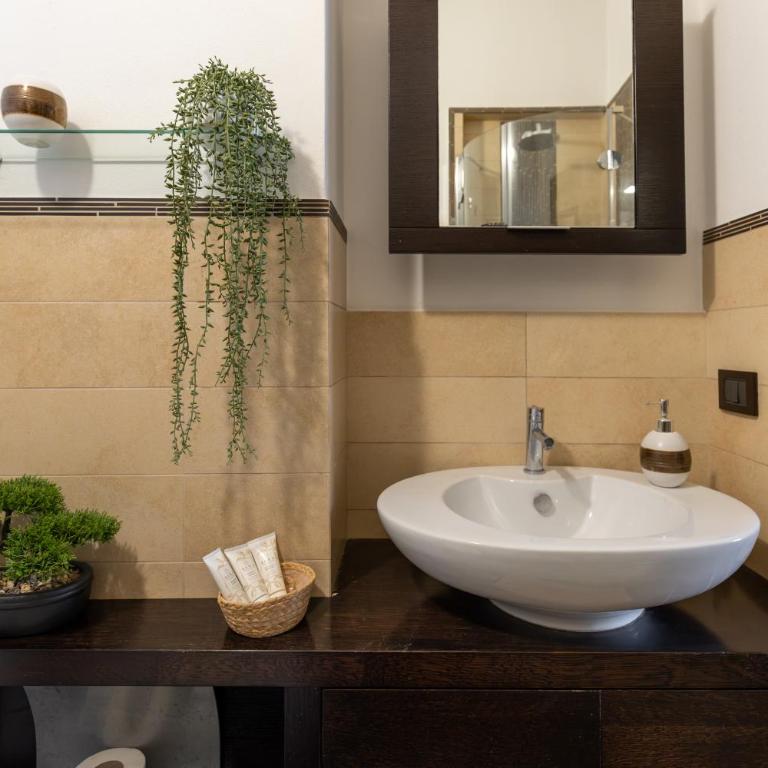 Gabriels Colosseum Luxury Apartment - Appartamento Standard con 2 Camere da Letto - 80