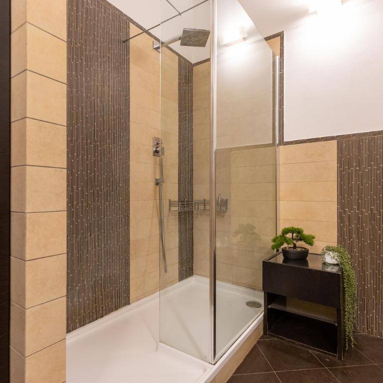 Gabriels Colosseum Luxury Apartment - Appartamento Standard con 2 Camere da Letto - 85