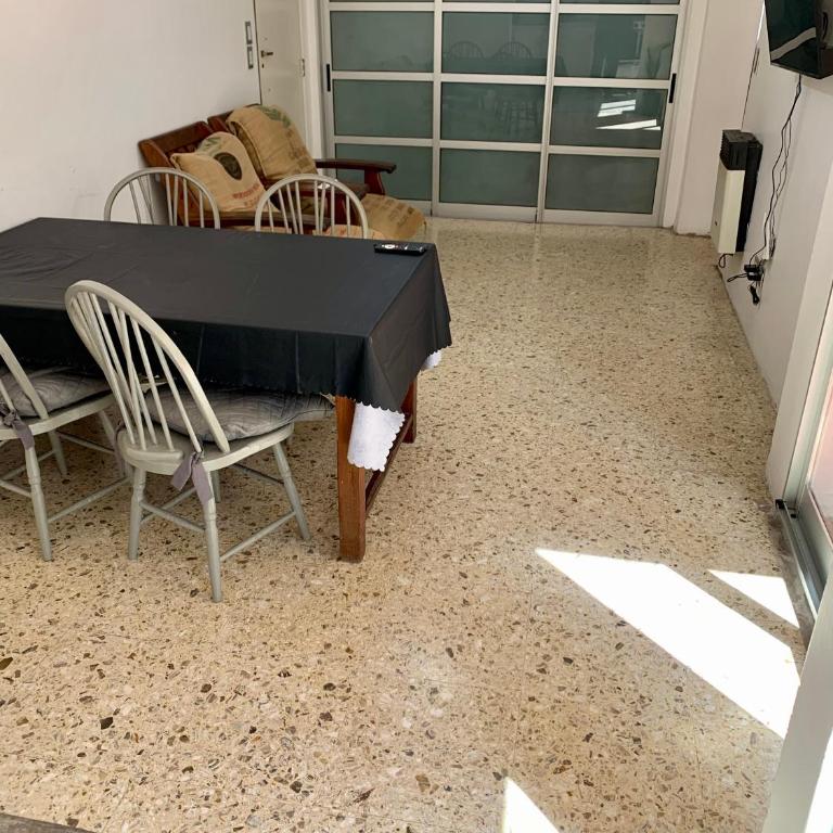 Temporario La 18, 2 dormitorios con Garage apto AUTO - SUV - Two-Bedroom Apartment - 6