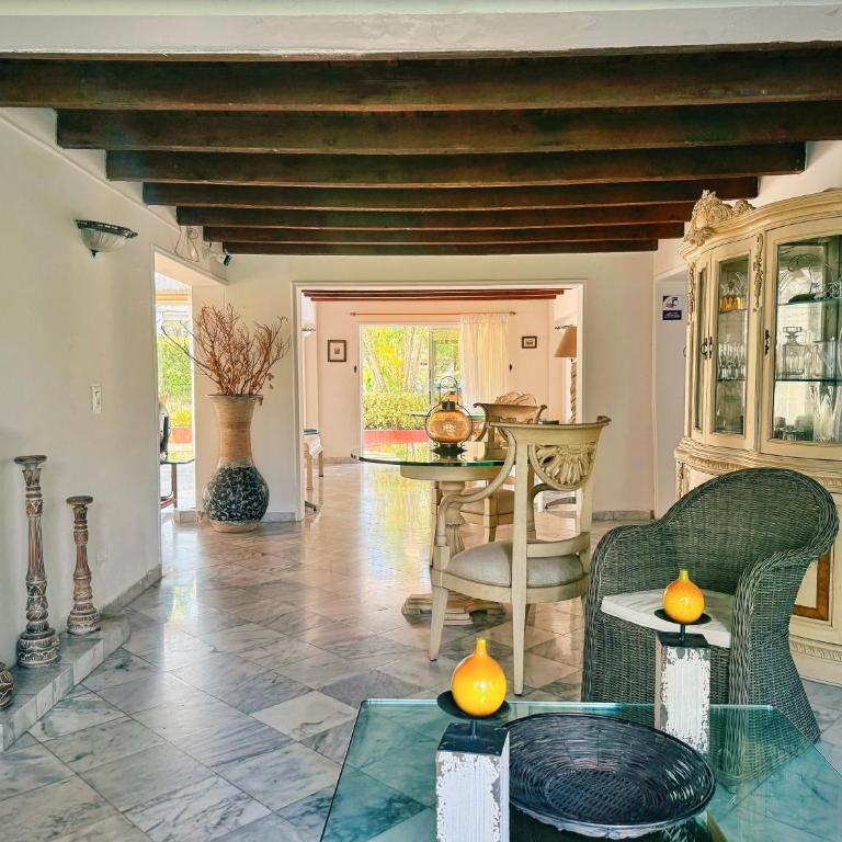 Villa boutique con piscina y vehículo - Casa de 4 dormitorios - 11